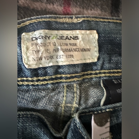 DKNY Mens  Straight Jeans  size 31x32, 5 Pocket Button Fly Denim - Picture 6 of 12